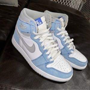 Size 7 - Jordan 1 Retro OG High Hyper Royal